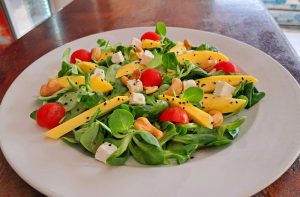 mango feta anacardos